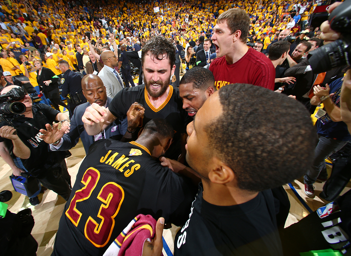 包含青岛黄海胜利火热，豪取对手三分，士气高昂，信心满满的词条