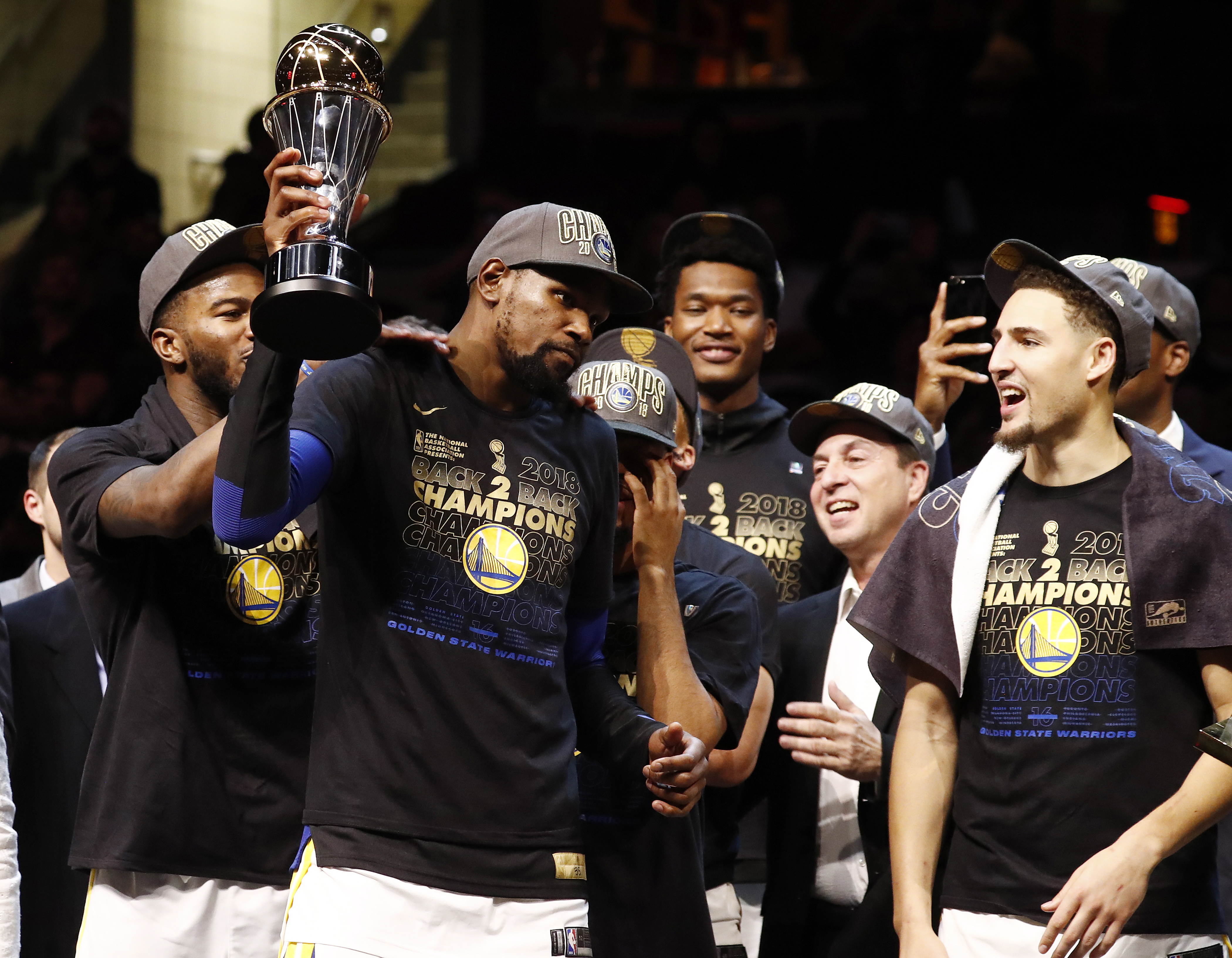 勇士队在总决赛中获得关键胜利