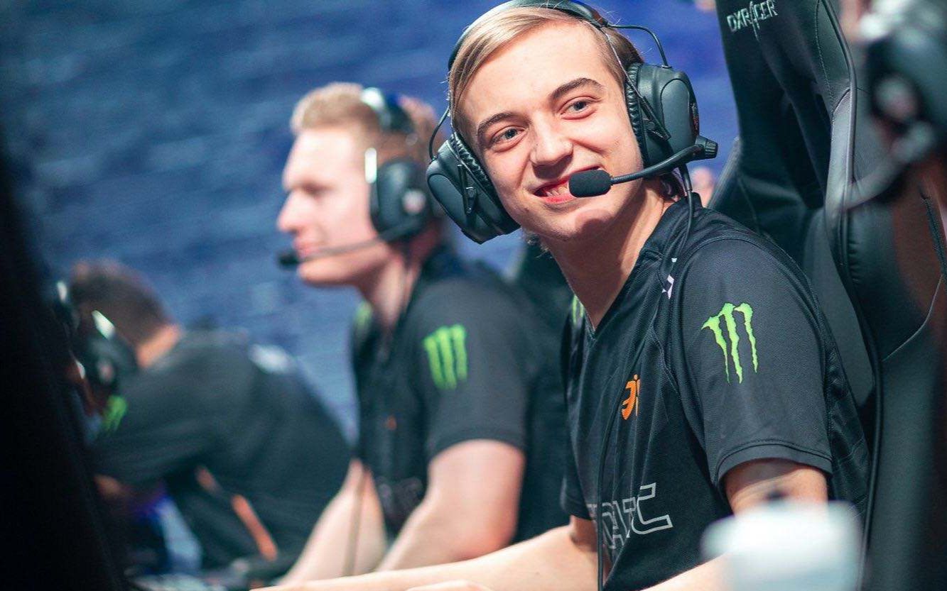 C9碾压Excel,Faker关键制胜 C9碾压Excel,Faker关键制胜