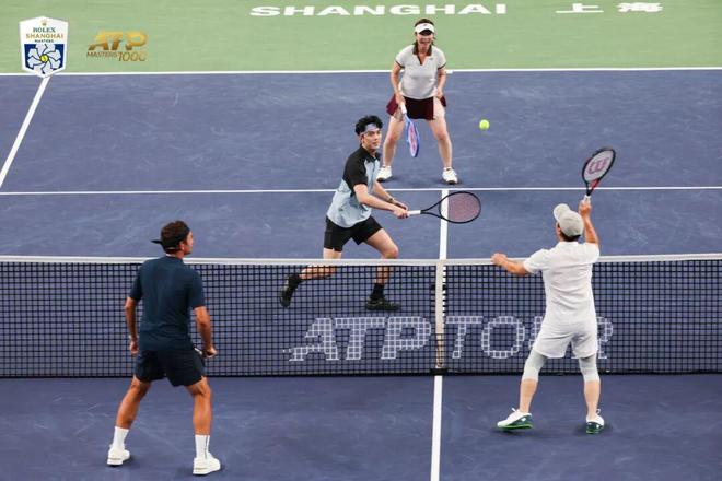 意大利网球队逆转日本网球队，费德勒送出助攻