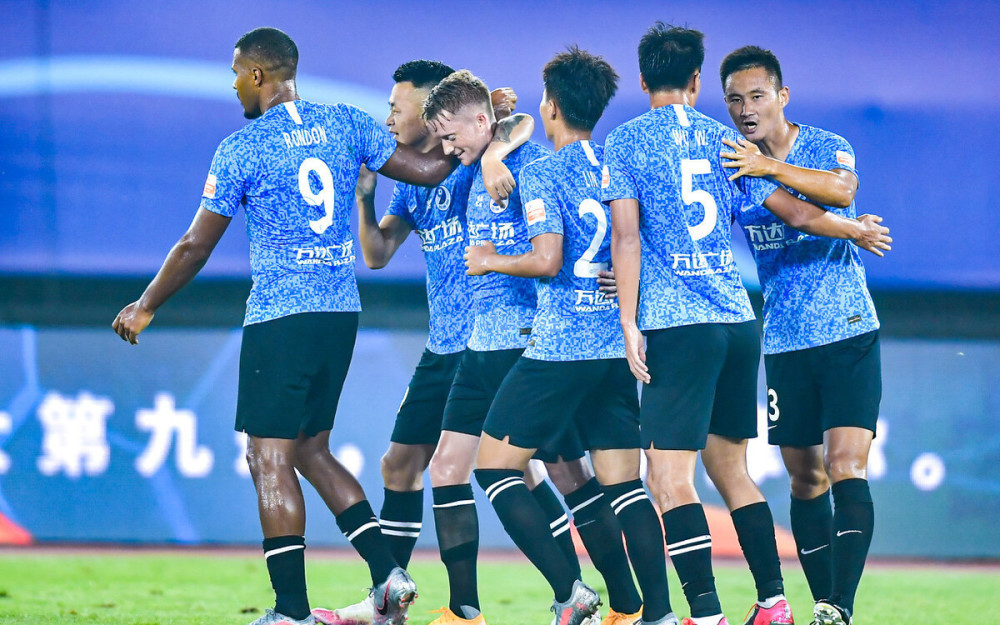 包含美因茨遭遇绝杀失利，遗憾错失胜机的词条