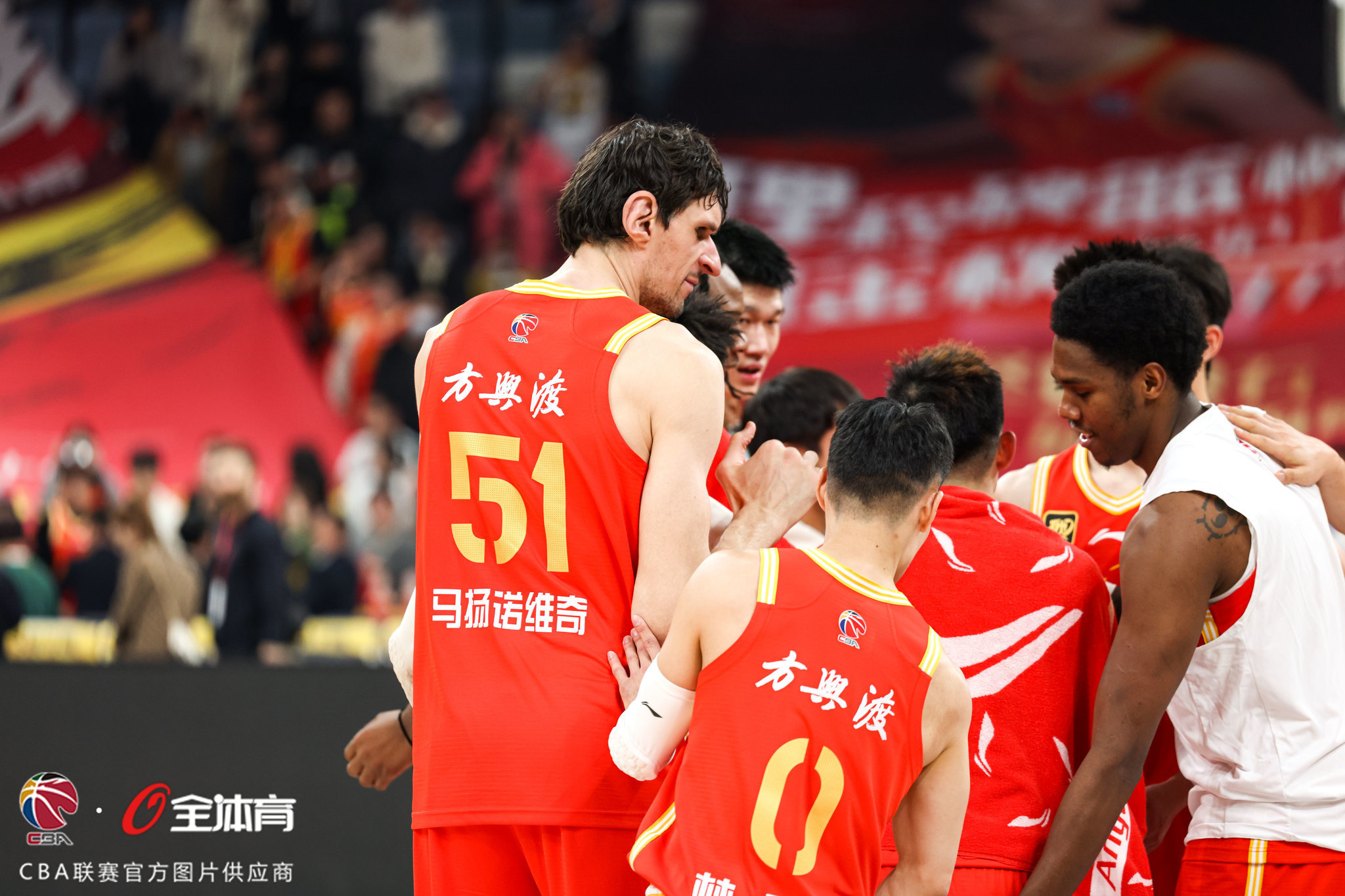 包含四川球队客场制胜，展现强大实力的词条