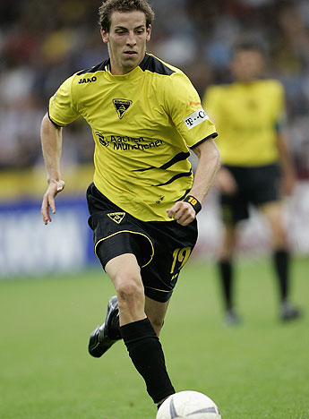 亚琛球员在最新一场比赛中夺冠 亚琛球员在最新一场比赛中夺冠