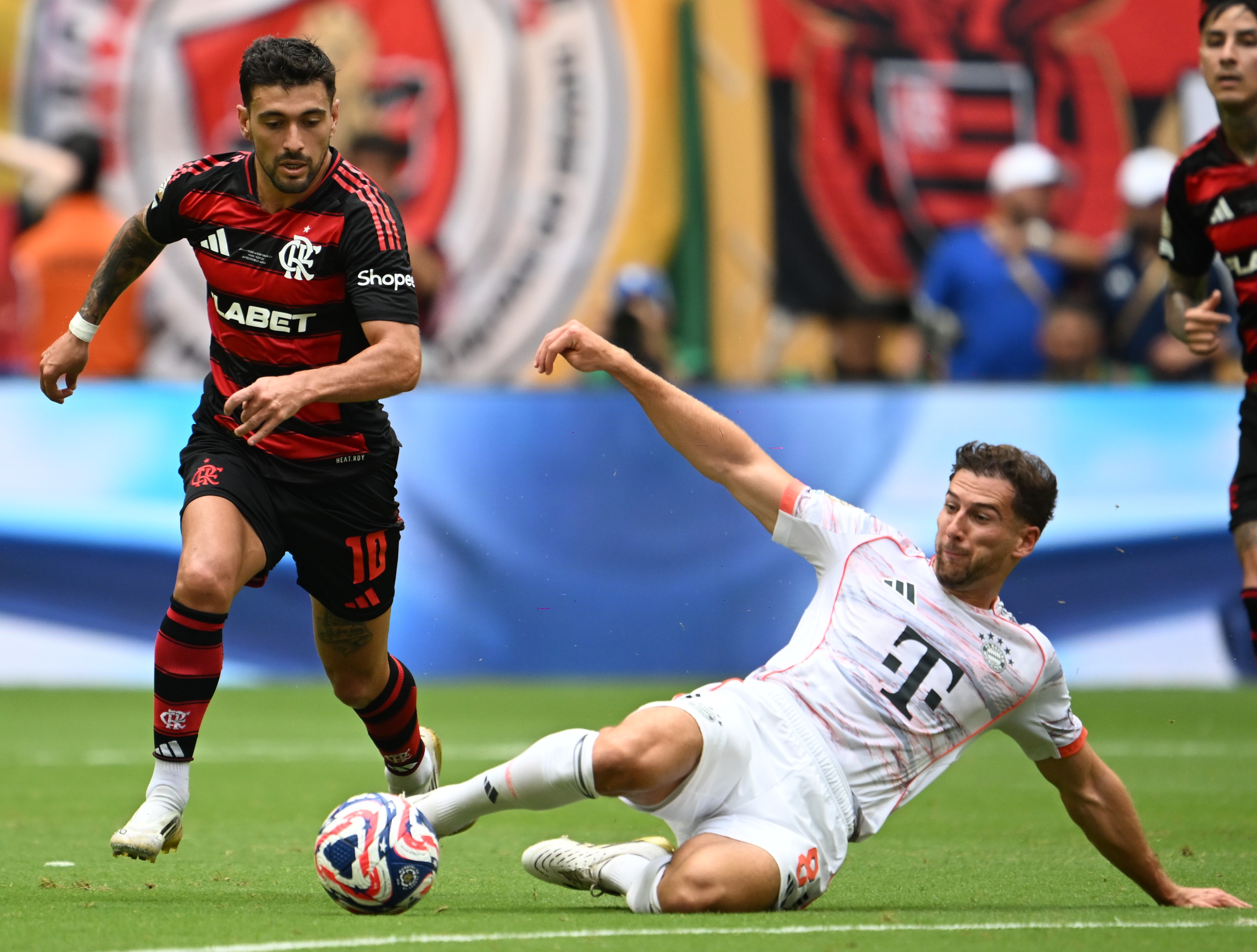 关于拜仁慕尼黑中场传球战胜出战增的信息