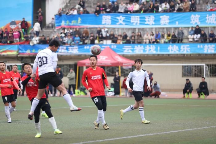 纷繁球赛中,冠军彼此激烈争夺的简单介绍 纷繁球赛中,冠军彼此激烈争夺的简单介绍