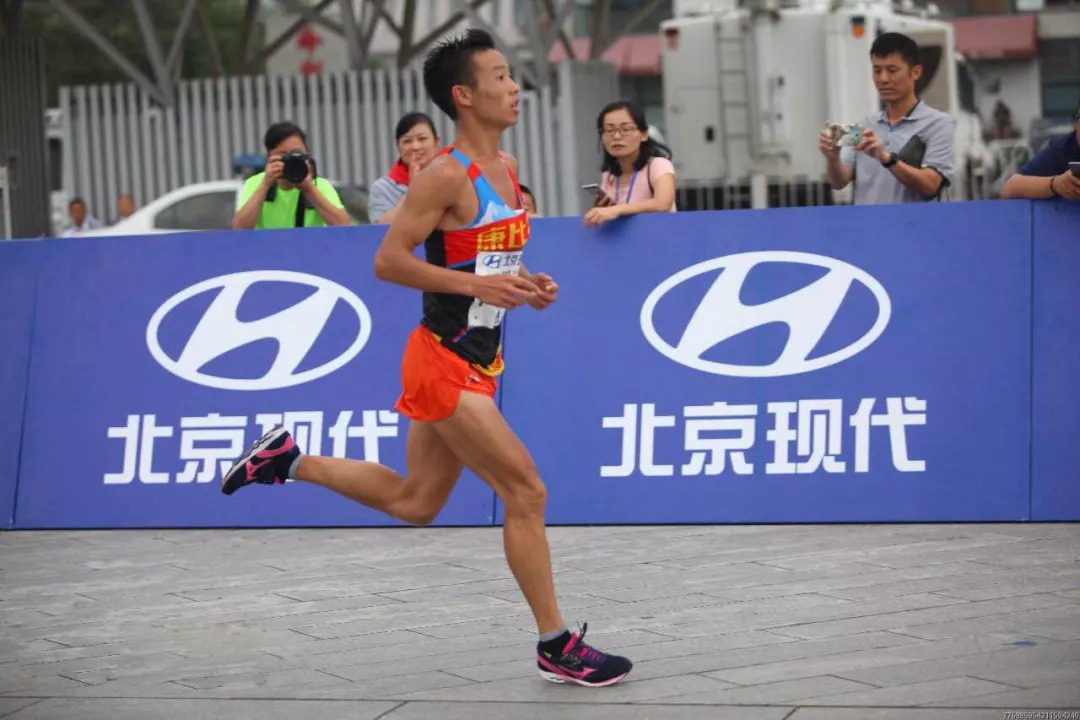 纷繁球赛中,冠军彼此激烈争夺的简单介绍 纷繁球赛中,冠军彼此激烈争夺的简单介绍