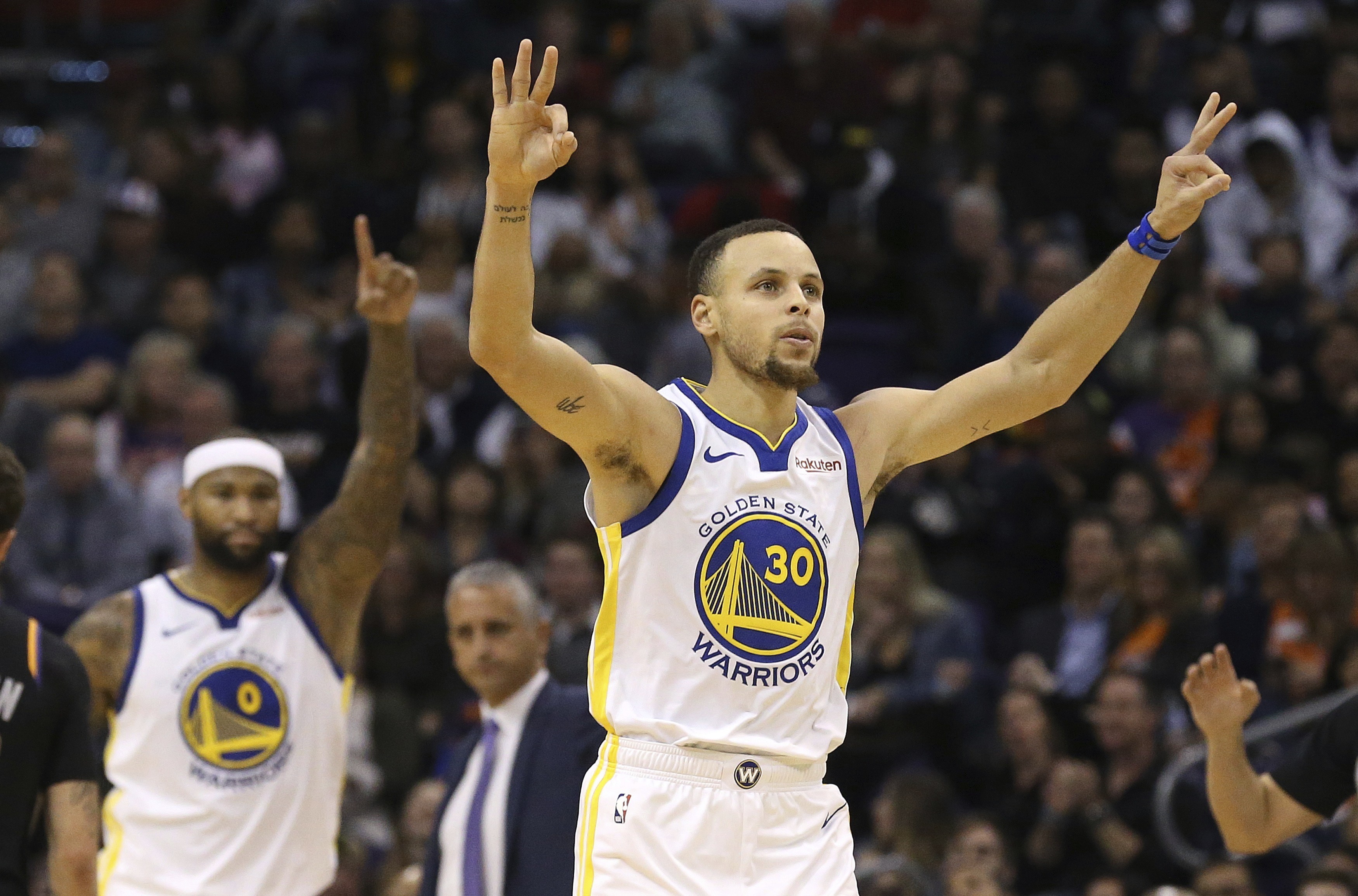 勇士再胜骑士,戈登提前庆祝球队取得胜利的简单介绍 勇士再胜骑士,戈登提前庆祝球队取得胜利的简单介绍