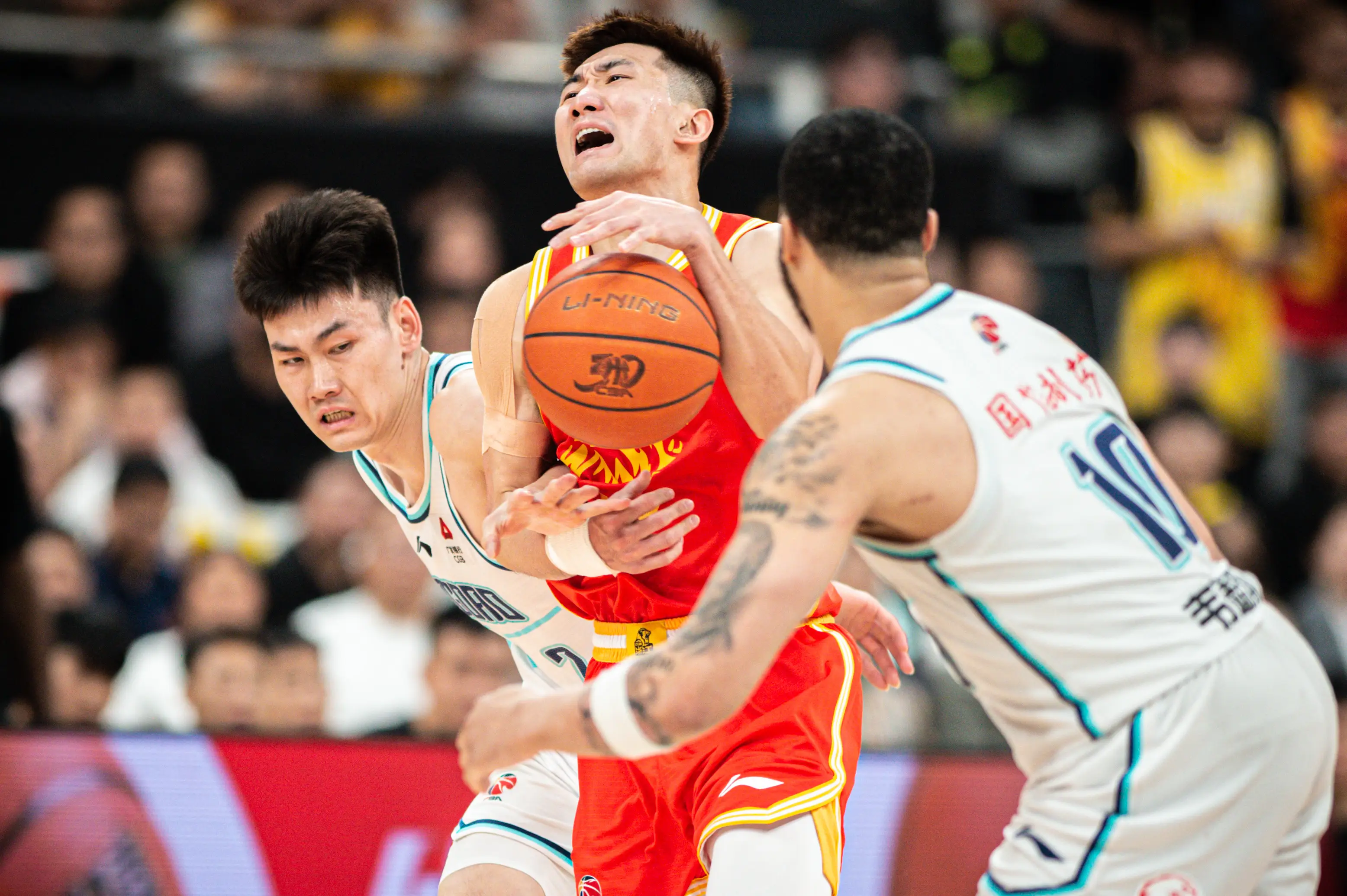 吉林队险胜广州队，孙铭徽统治全场