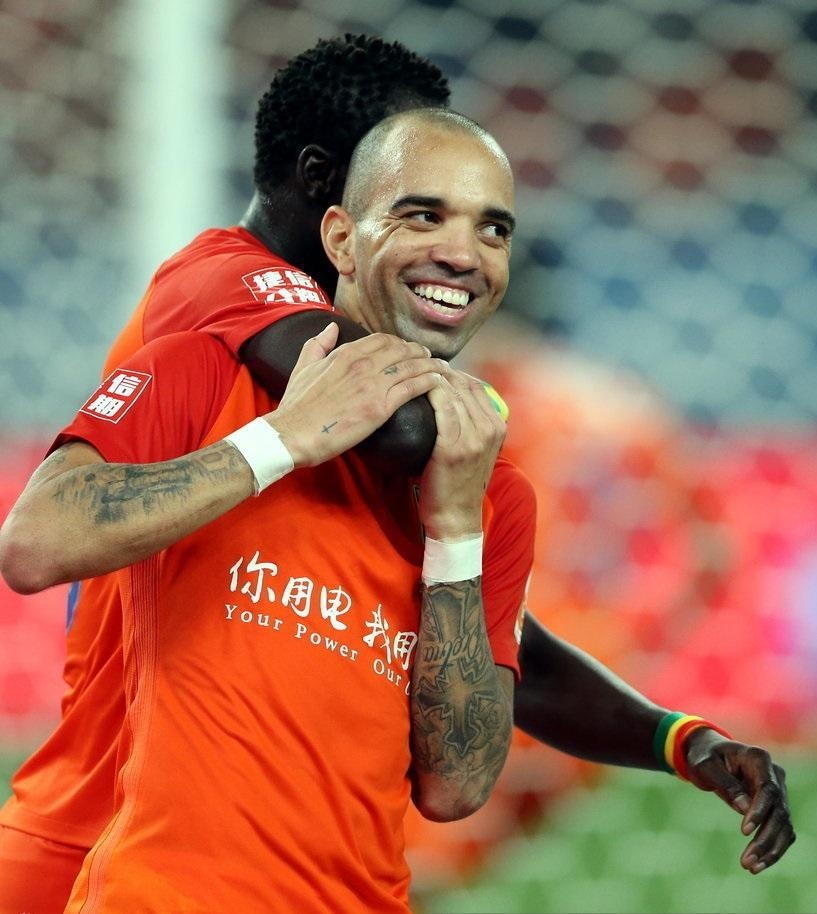 鲁能队员再次斩获金牌，成为焦点人物