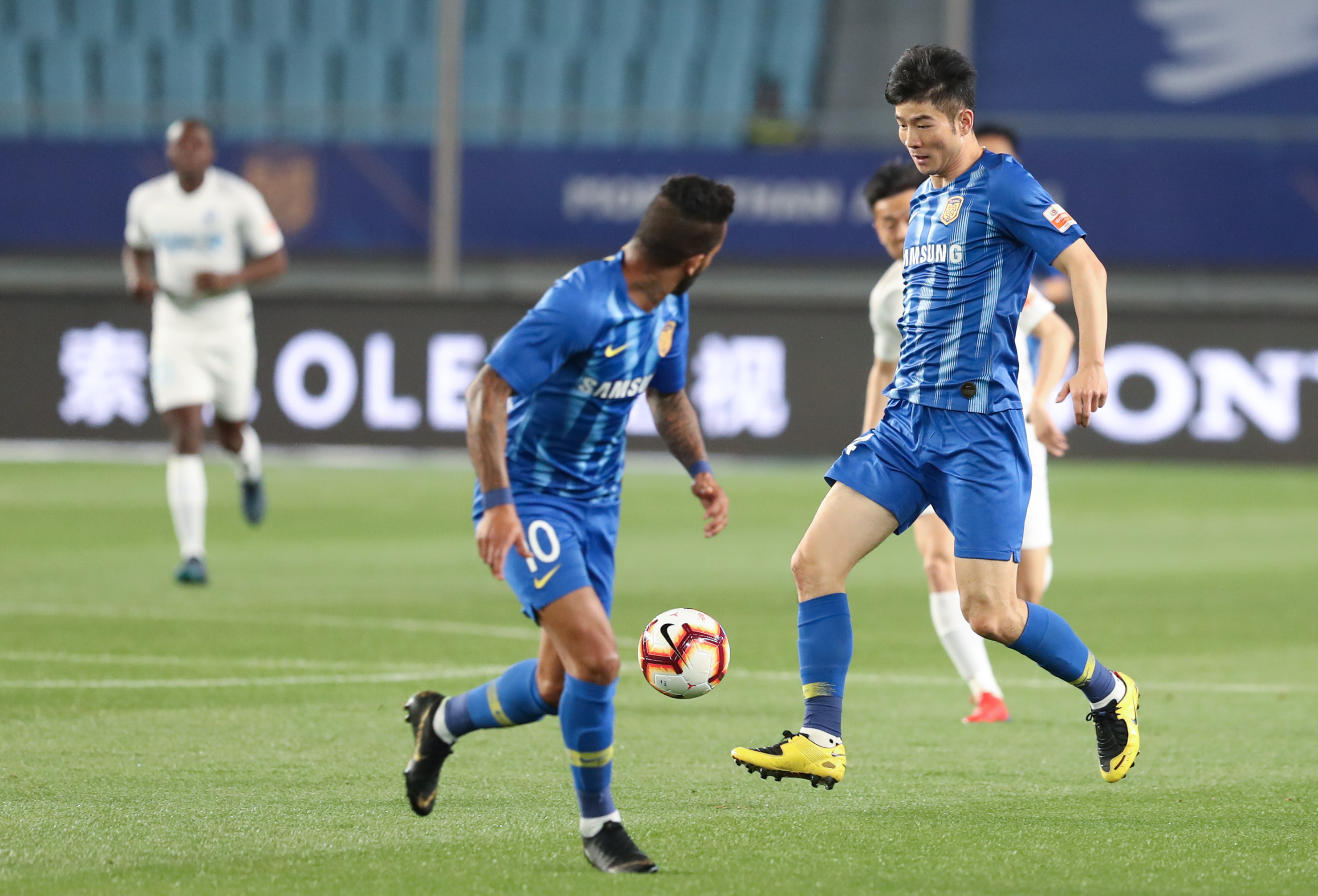 包含苏宁凭借逆袭，中超战队实力得到升华的词条