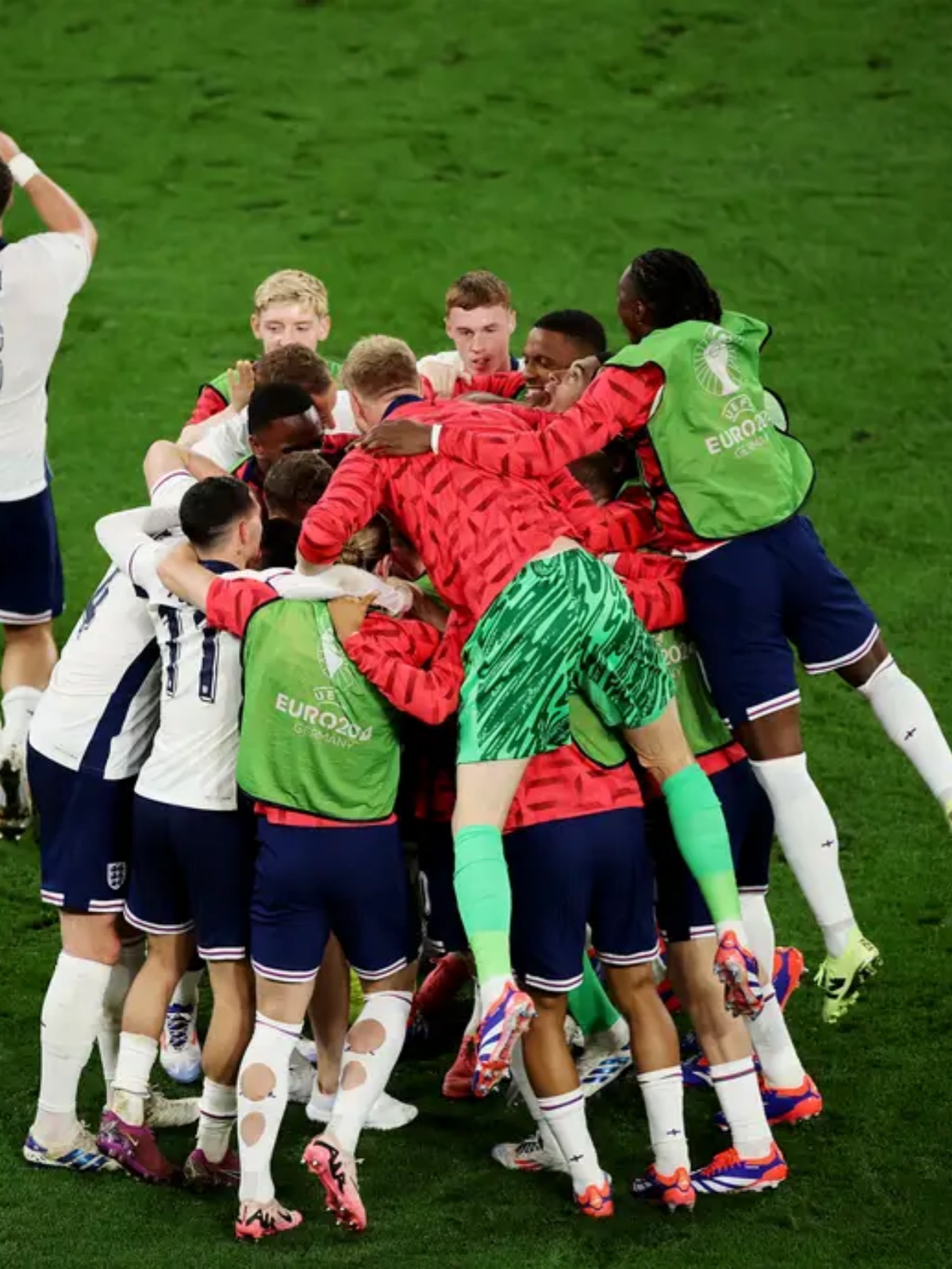 荷兰逆转克罗地亚，戈麦斯点燃赛场