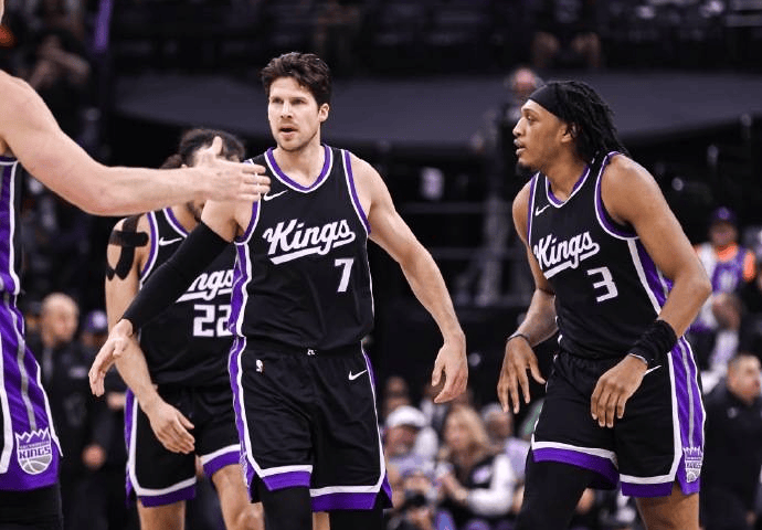 关于掘金血洗美国男篮，拉文一己之力扛起全队的信息