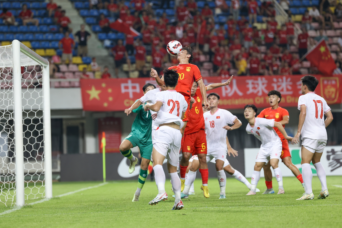 日本队横扫中国队,波尔统治全场 日本队横扫中国队,波尔统治全场