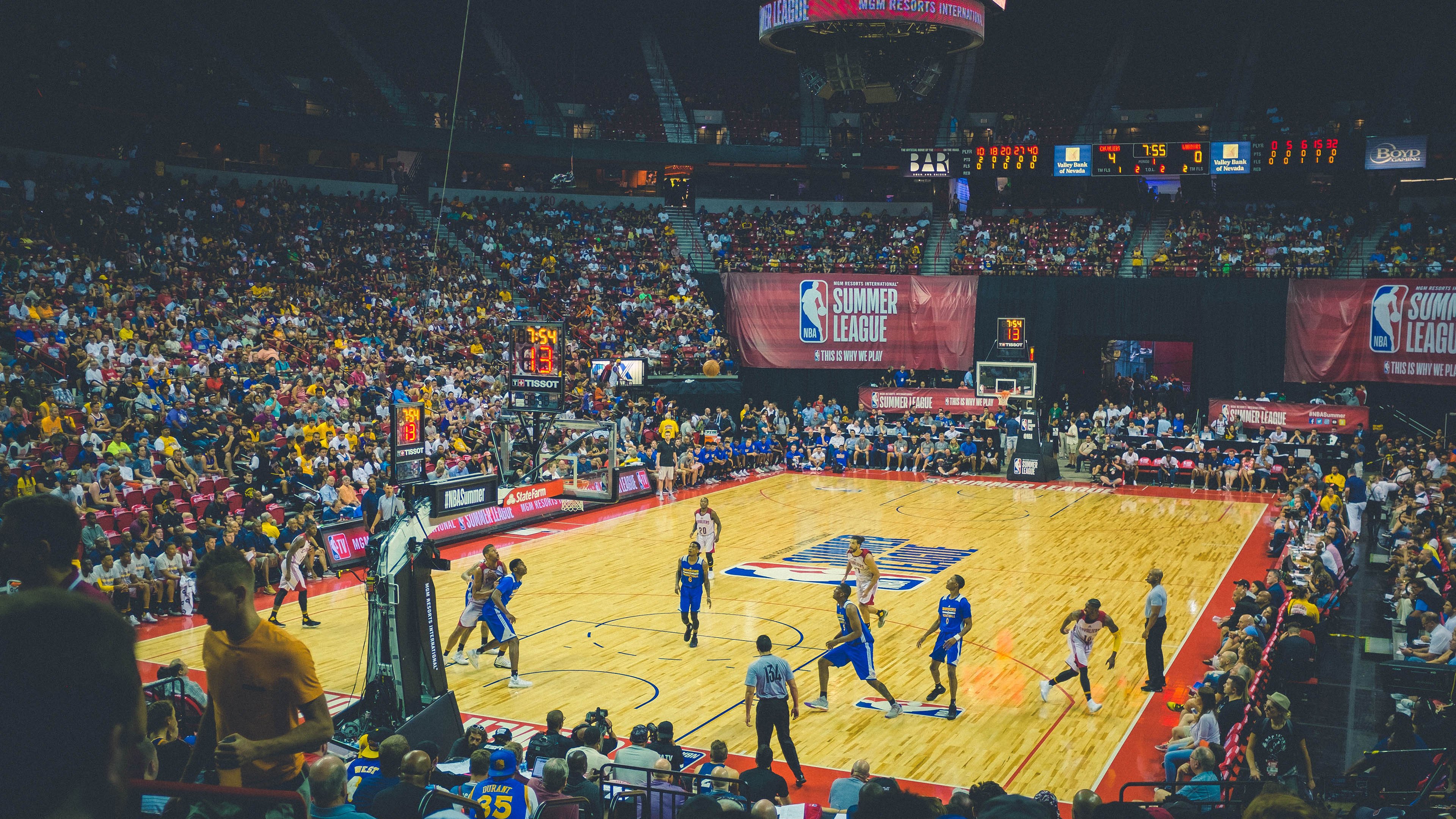 骑士对阵奇才，霍勒迪压力下完成爆发