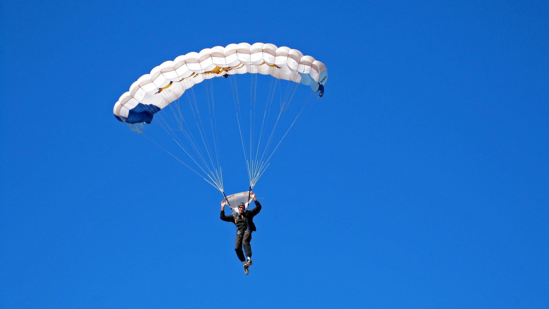 范弗利特状态火热，点燃F1街道赛之夜的唯一性